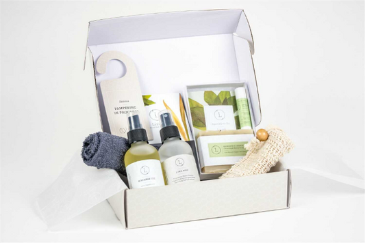 All Natural grooming set includes: ❀ Massage oil - 4 oz (Glass bottle)  ❀ Eucalyptus Mist - 4 oz (Glass bottle) for shower energizing, uplifting your space, and freshening any fabric. ❀ Eucalyptus natural soap (4oz) ❀ Exfoliation Soap saver ❀ Natural Lip Balm ❀ Face Towel ❀ Gorgeous  box (8''x6''x3''). Make it special and add a name on the lid ❀ Your personal note printed free on a beautiful greeting card    