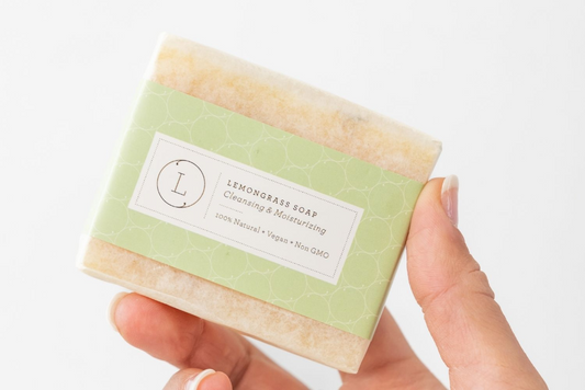 Cleanse, moisturize and soothe your skin with our Lemongrass soap bar, one of our all-time favorite soaps. A little bit of Citrus, a little bit sweet, and with our addition of Lemongrass leaves this soap bar the ultimate refreshing soap. With an energizing Lemongrass scent, this soap is made of 100% natural ingredients.